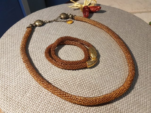 imusau.lt | parduodama 3.Rankų darbo papuošalų rinkinukas