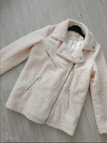 imusau.lt | parduodama Kremines spalvos striukė