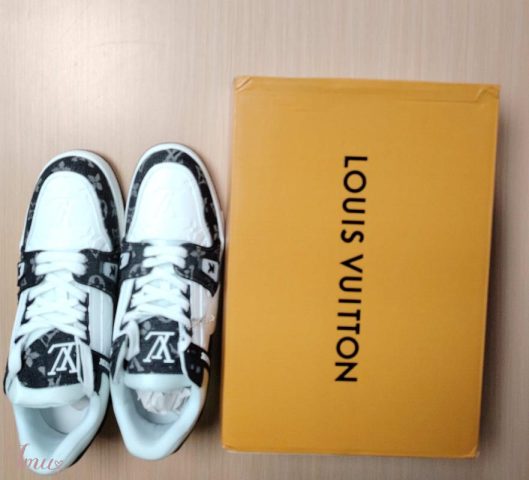 imusau.lt | parduodama Louis Vuitton trainers black ( with receipt)