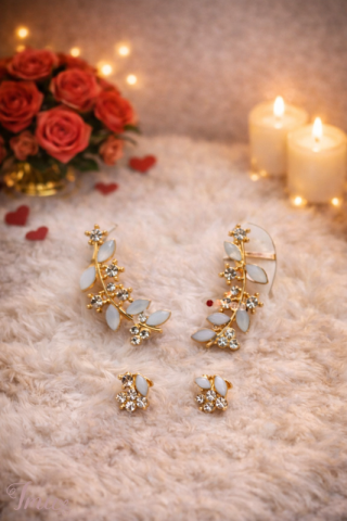 imusau.lt | parduodama Elegantiški auksinės spalvos auskarai su kristalais ir pieninio atspalvio akmenukais